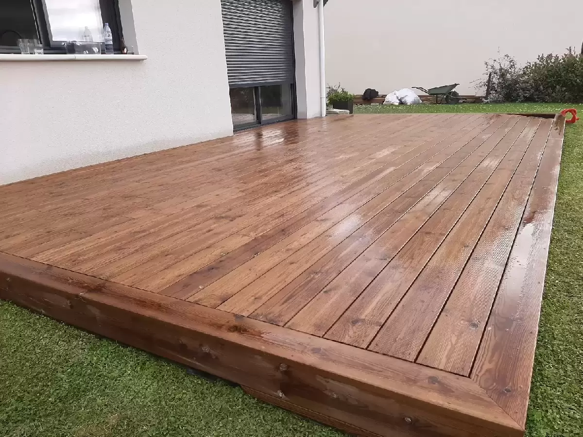 Finition de la terrasse bois en pointe de diamant