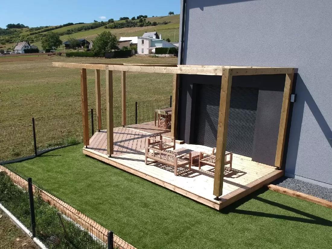 Vue générale de la pergolas bois en Dougl