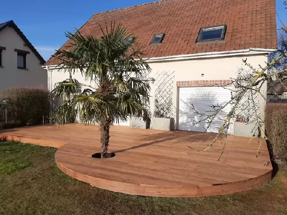 Pose d'une terrasse en bois Merbau à Boo